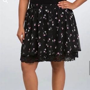 NWOT Lovely Torrid Skirt 3